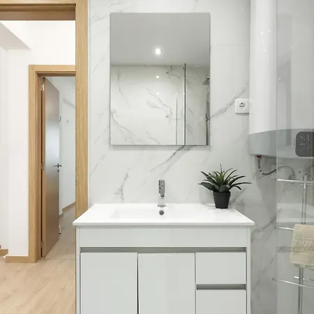 Apartman Miral Beachside 2 - By Hd *